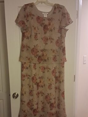 Vintage-Inspired Taupe Floral Maxi Dress Set - Soft Rose Print